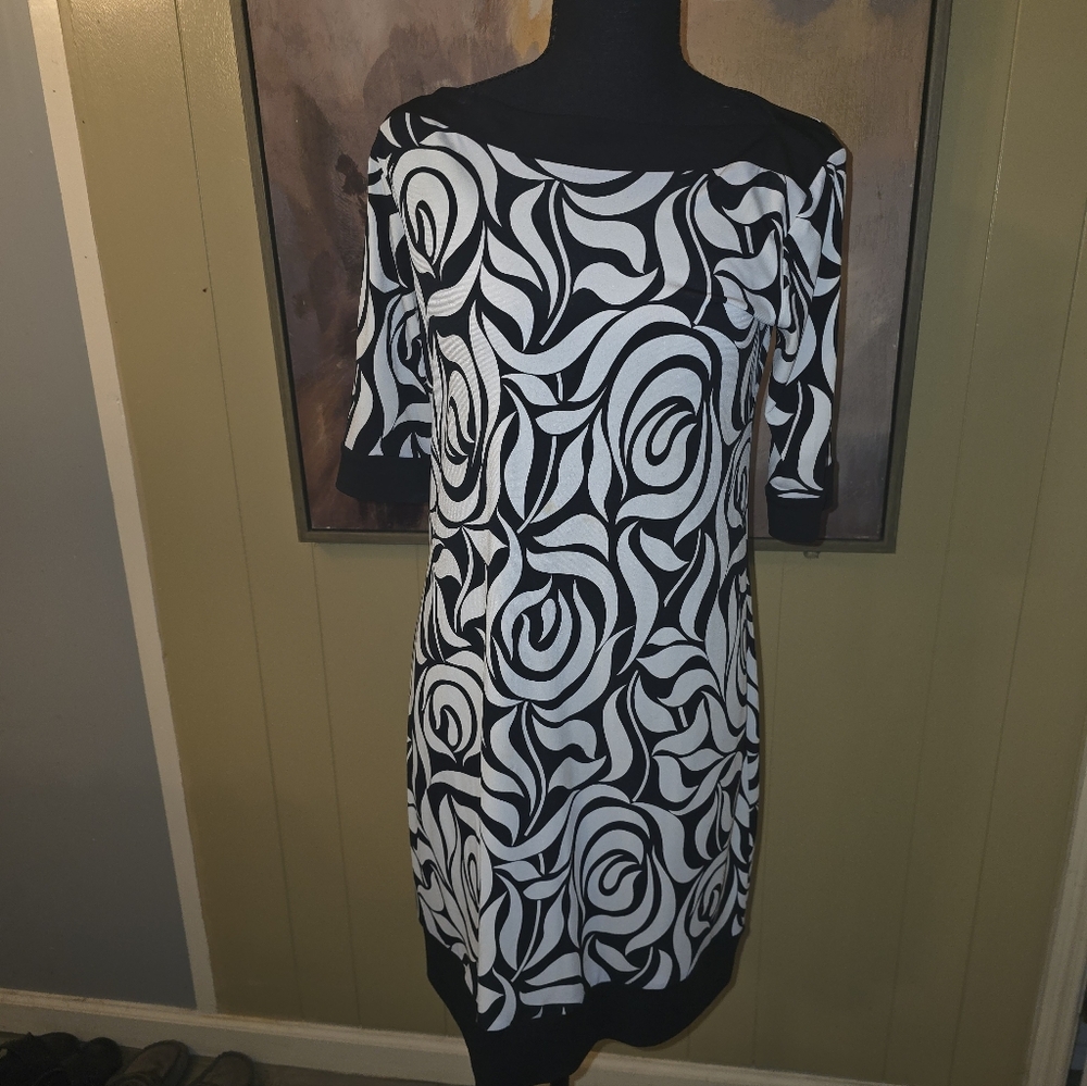 Black & White Floral-Print Shift Dress
